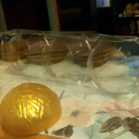 Golden Candy Balls - Picture 5 of 7